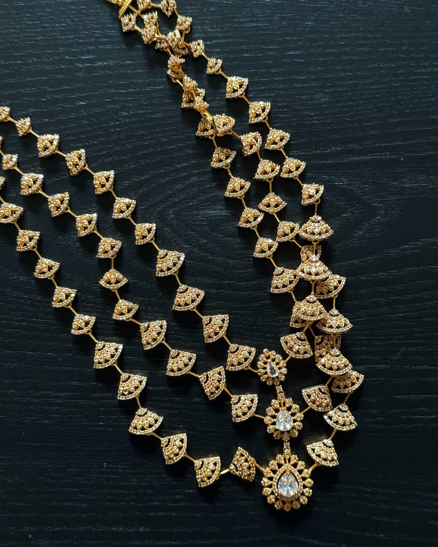 Roshnaara Set