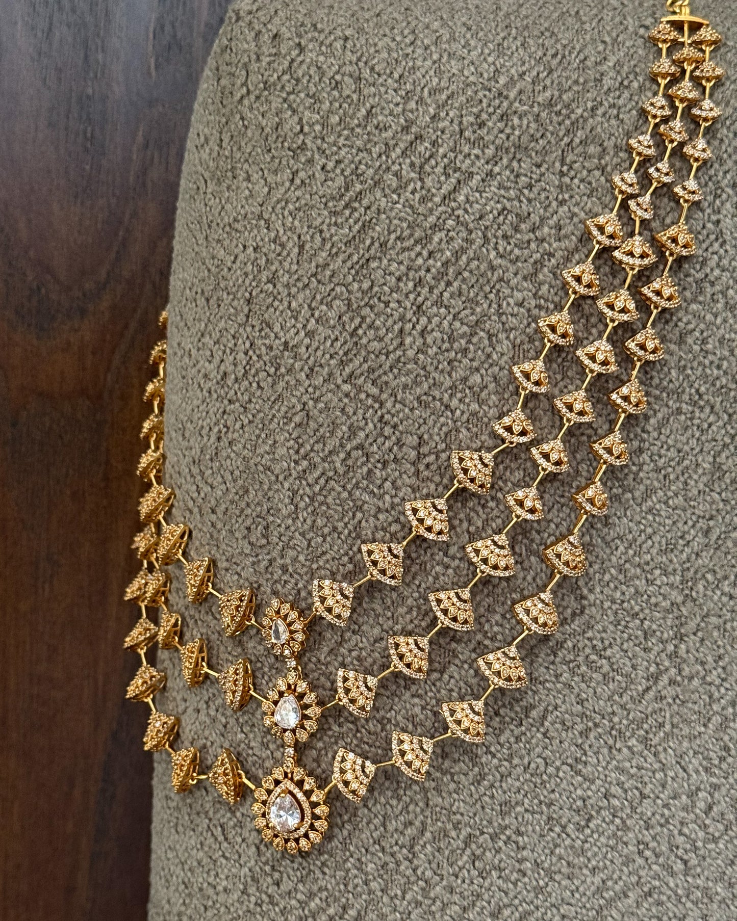 Roshnaara Set